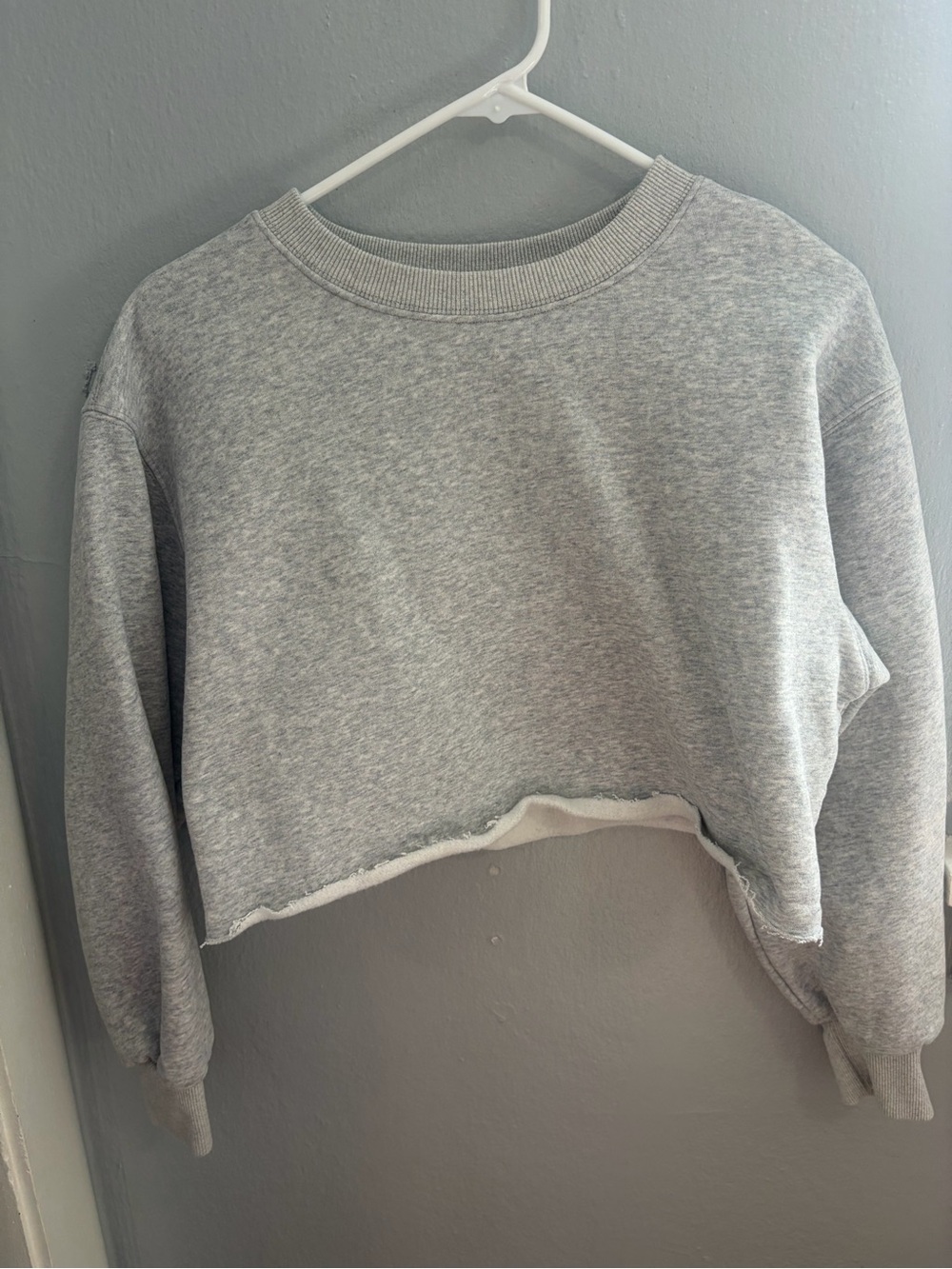Light Gray Cropped Crewneck Sweatshirt - Women's Casual Pullover